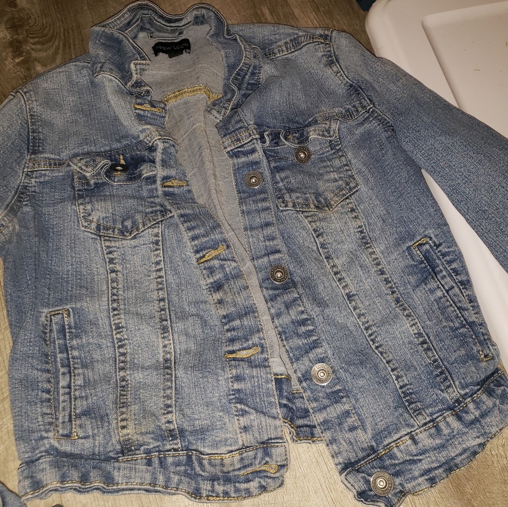 Cropped long sleeve jean jacket